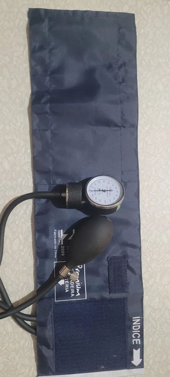 Medidor De Pressão Arterial<br>Manual G Tech Premium Cor azul