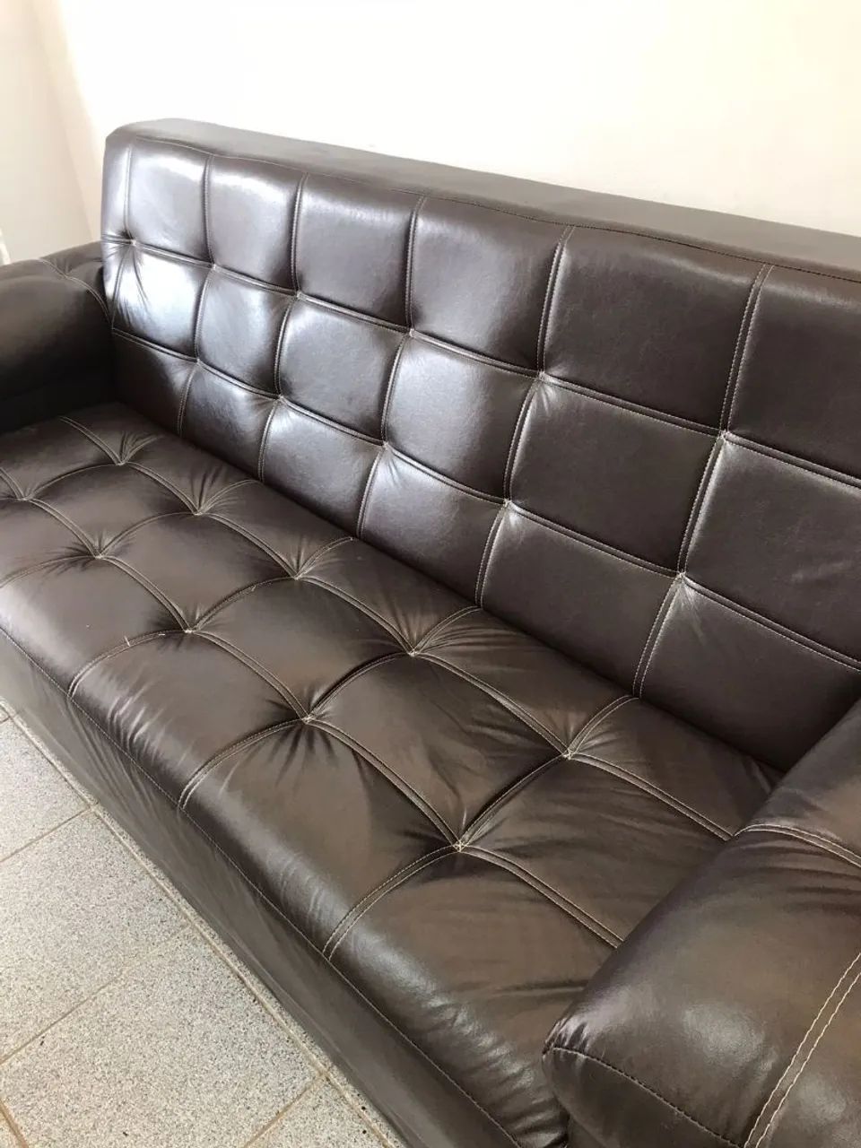Sofá corino 3 lugares - Foto 4