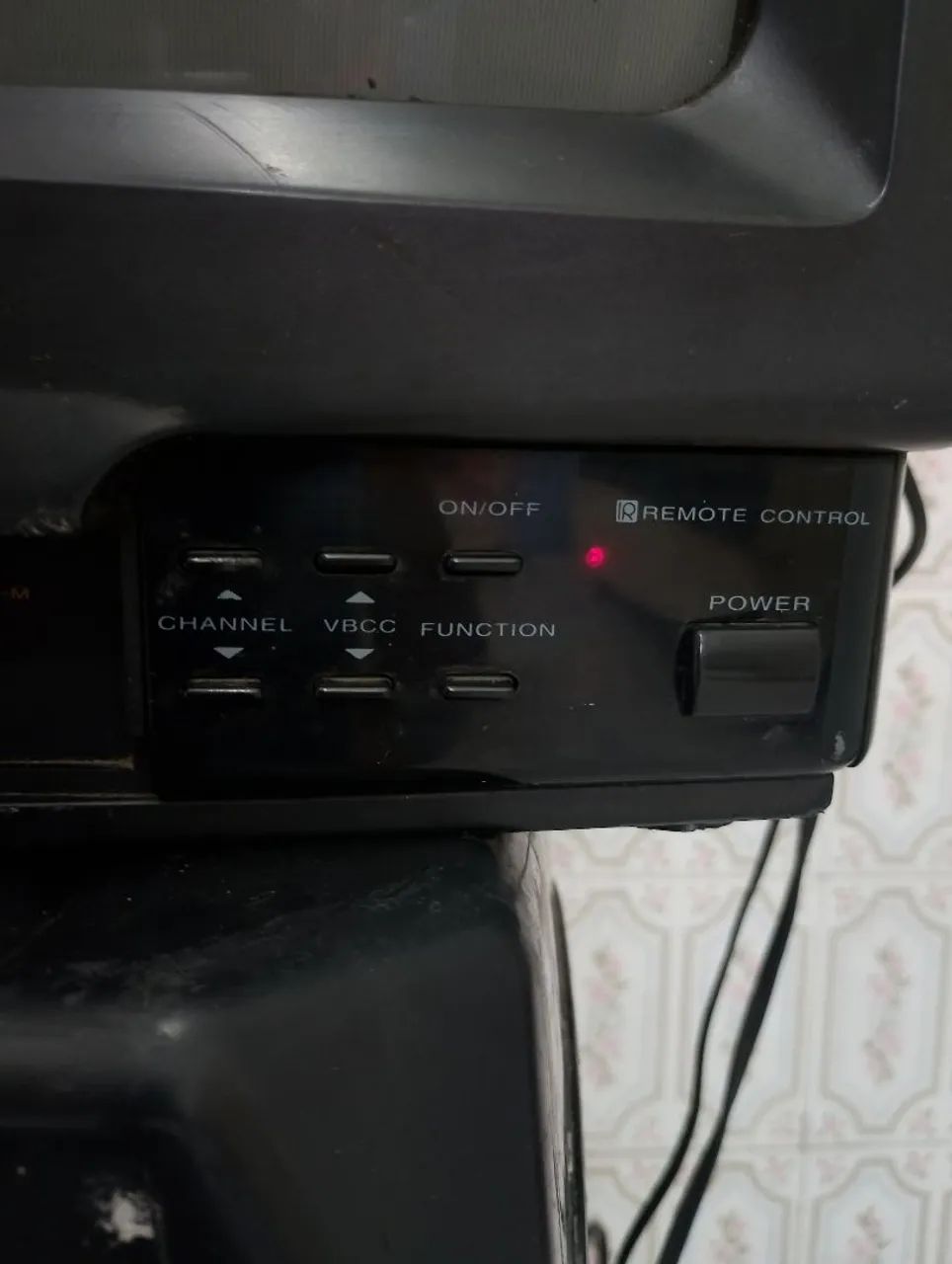 Tv antiga CCE 14 polegadas funcionando perfeitamente  - Foto 4