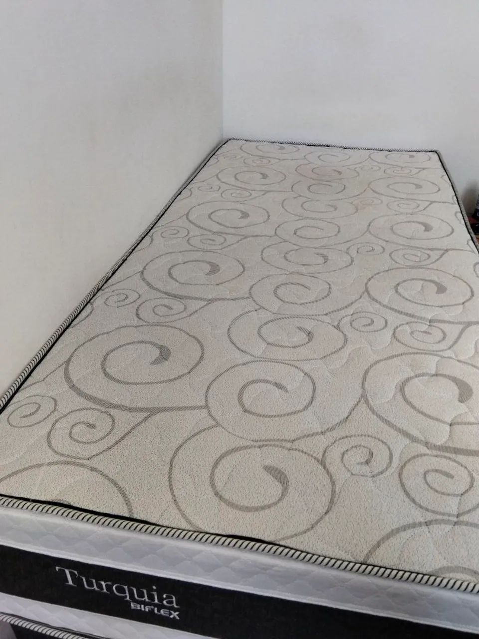 Cama box solteiro novíssima