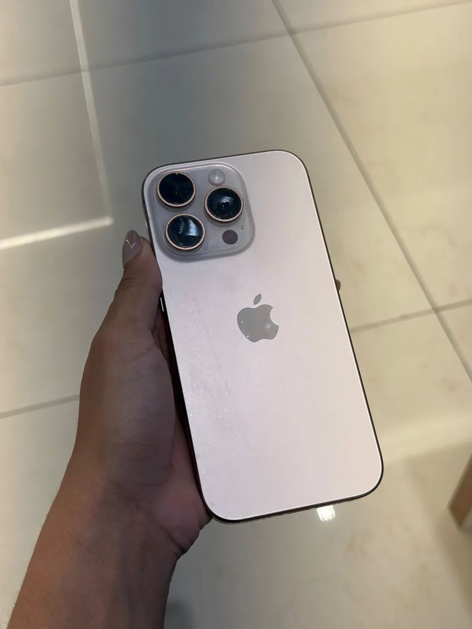 Vendo iPhone 16pro 256G  CONSERVADO  - Foto 4