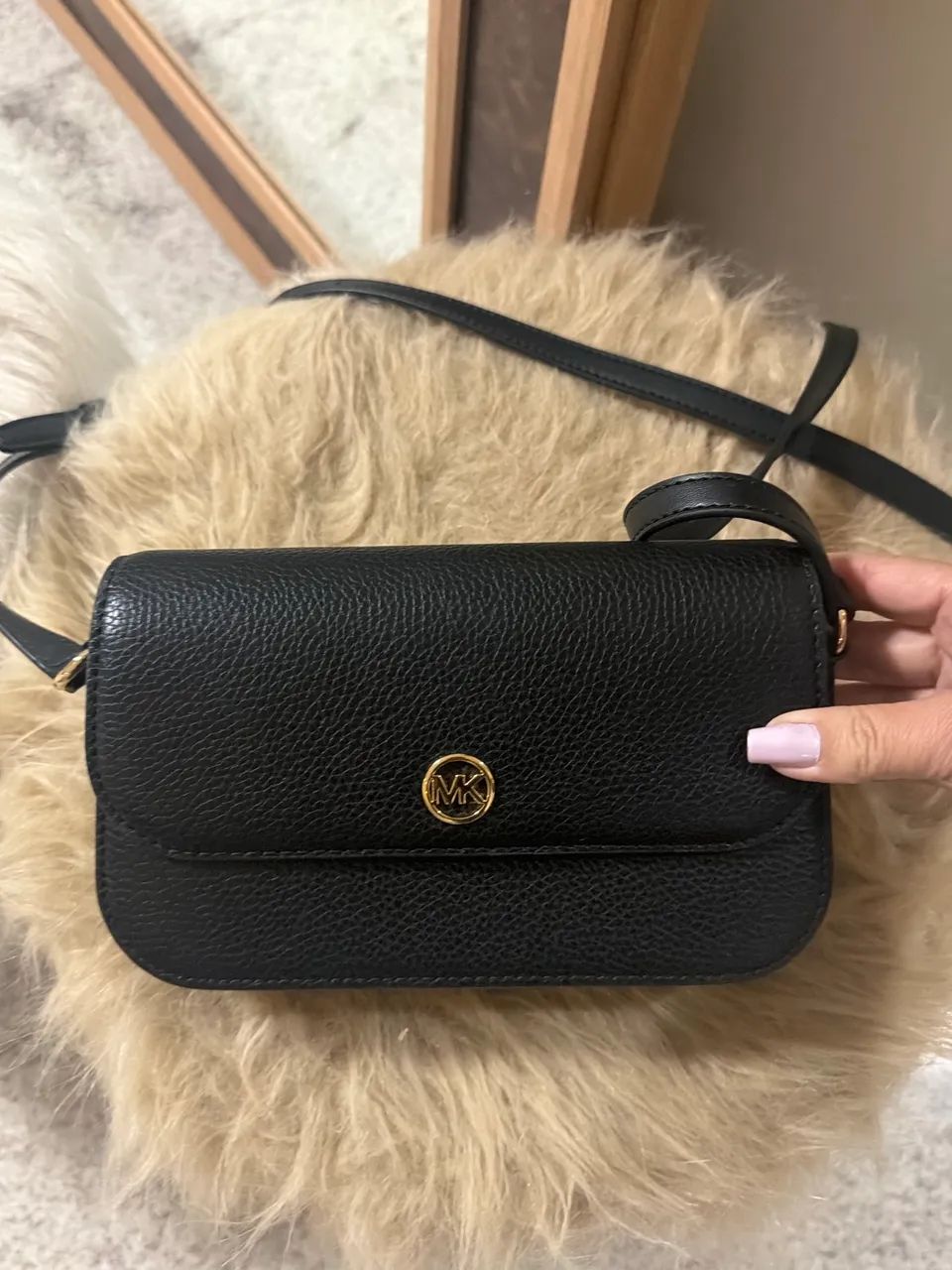 Bolsa MK preta de couro  - Foto 2