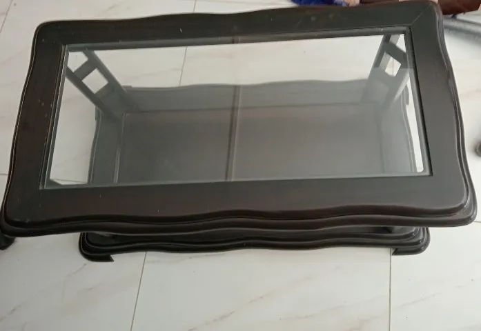 Mesa de Centro em Madeira com Tampo de Vidro