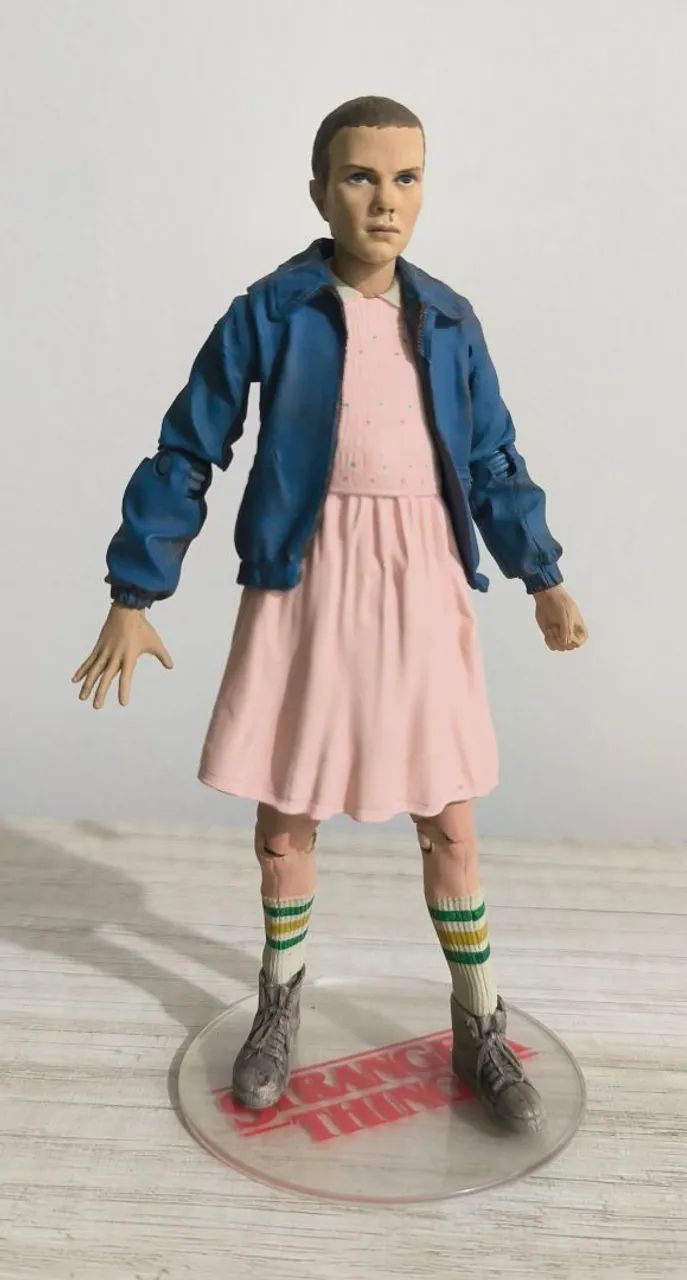 ELEVEN / ONZE - Stranger Things - McFarlane Action Figure - Foto 2