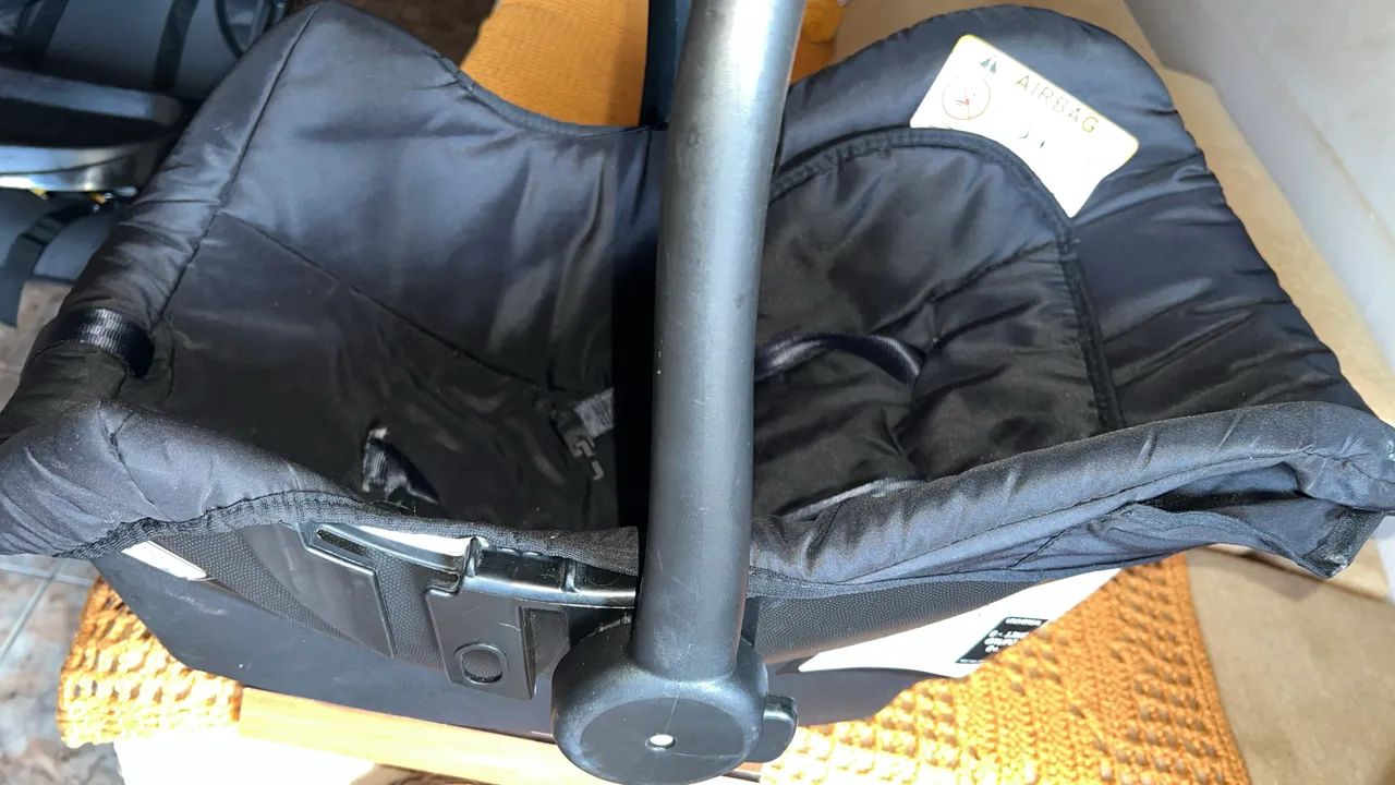 Carrinho e bebê conforto 