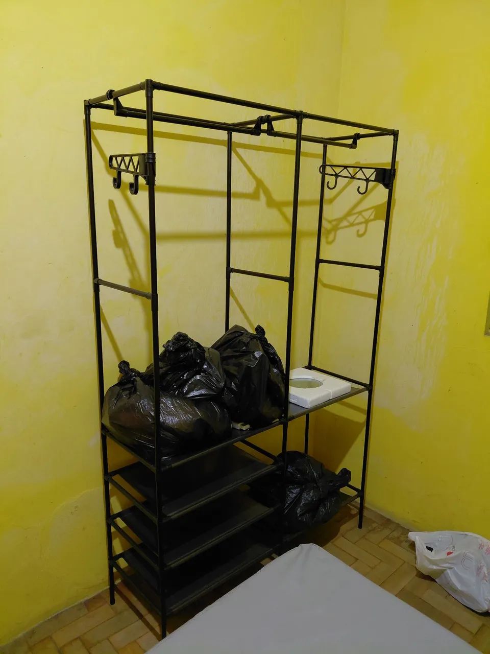 Cabideiro de roupas pouquíssimo usado  - Foto 2