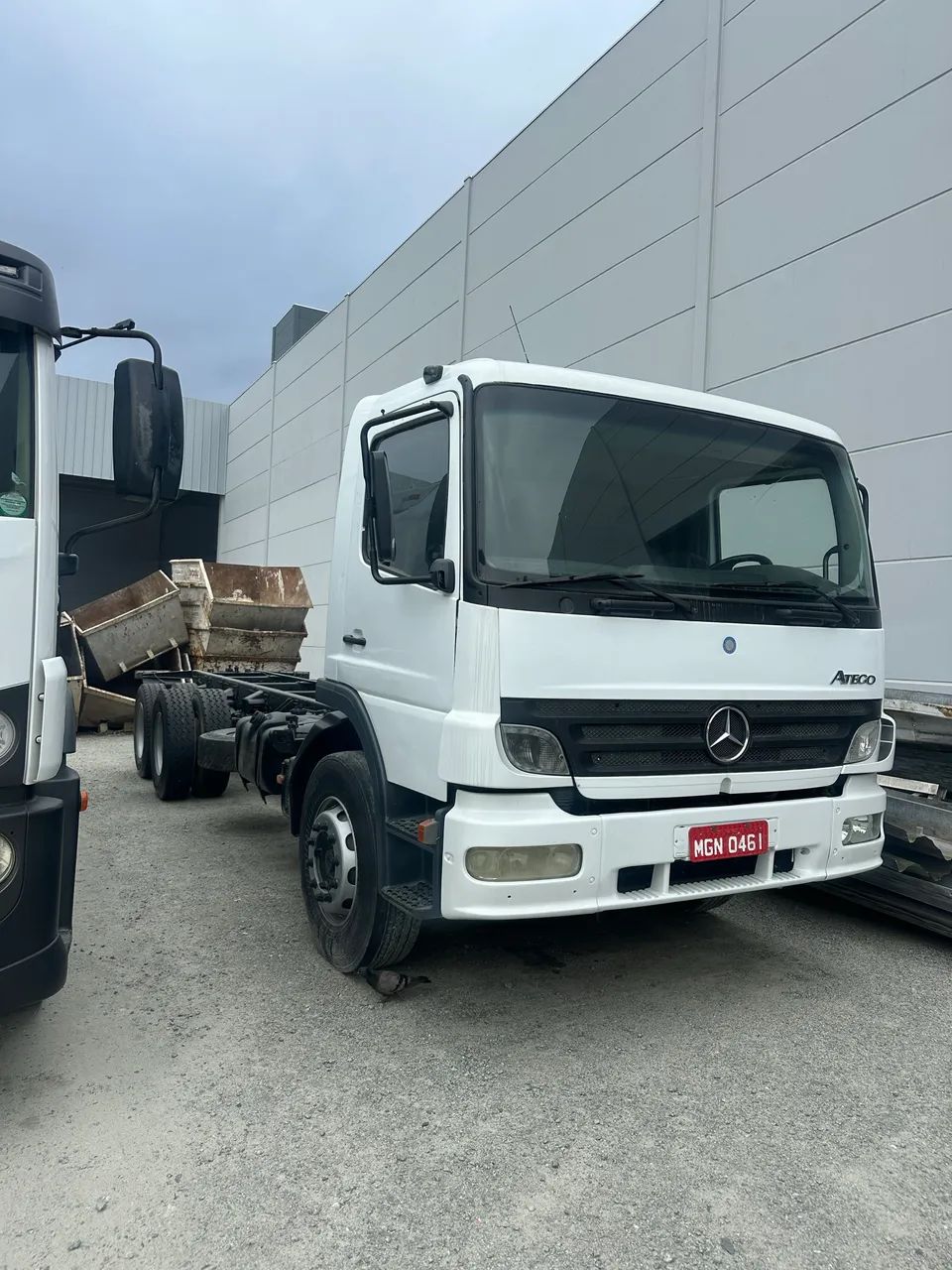 Caminhão Mercedes Benz ATEGO 2425