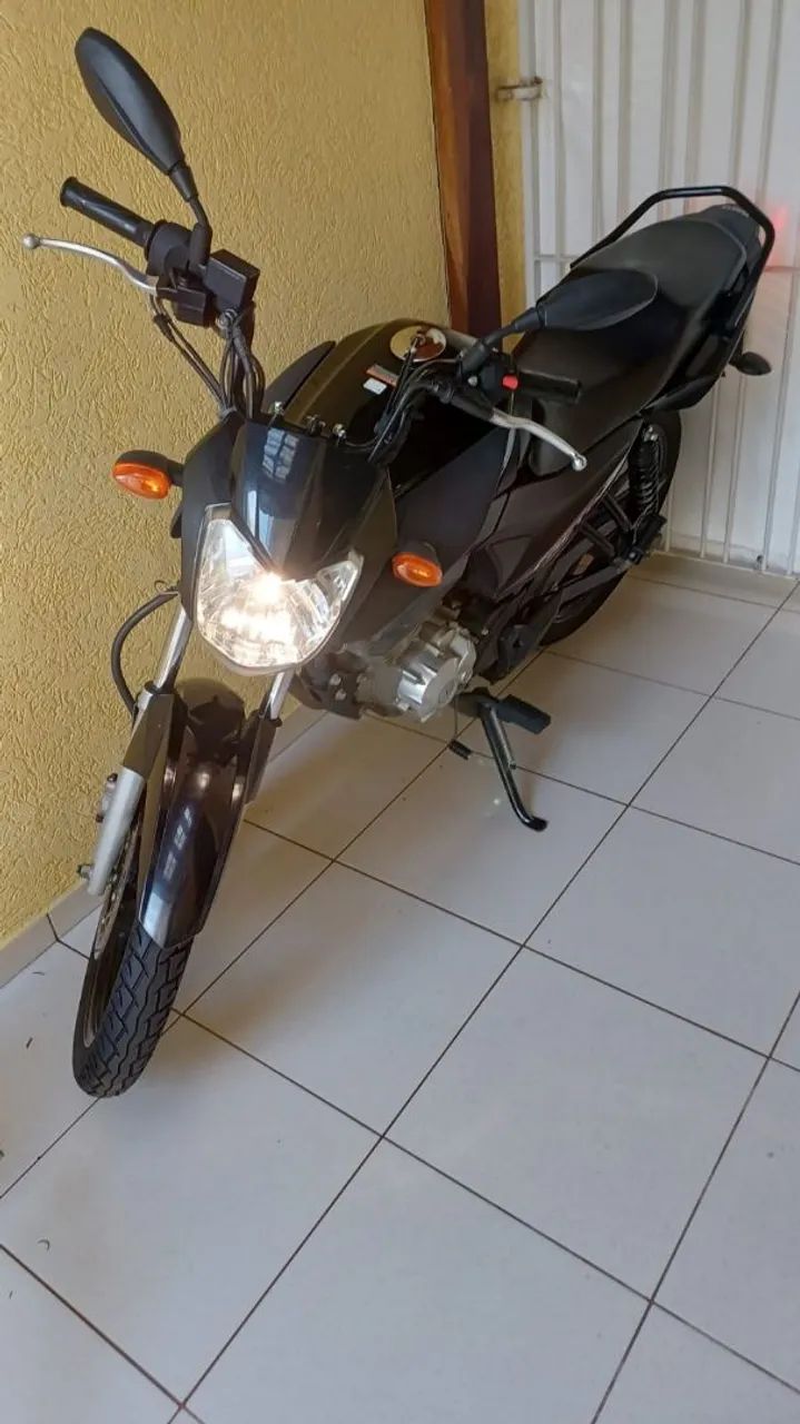Vendo moto nova 