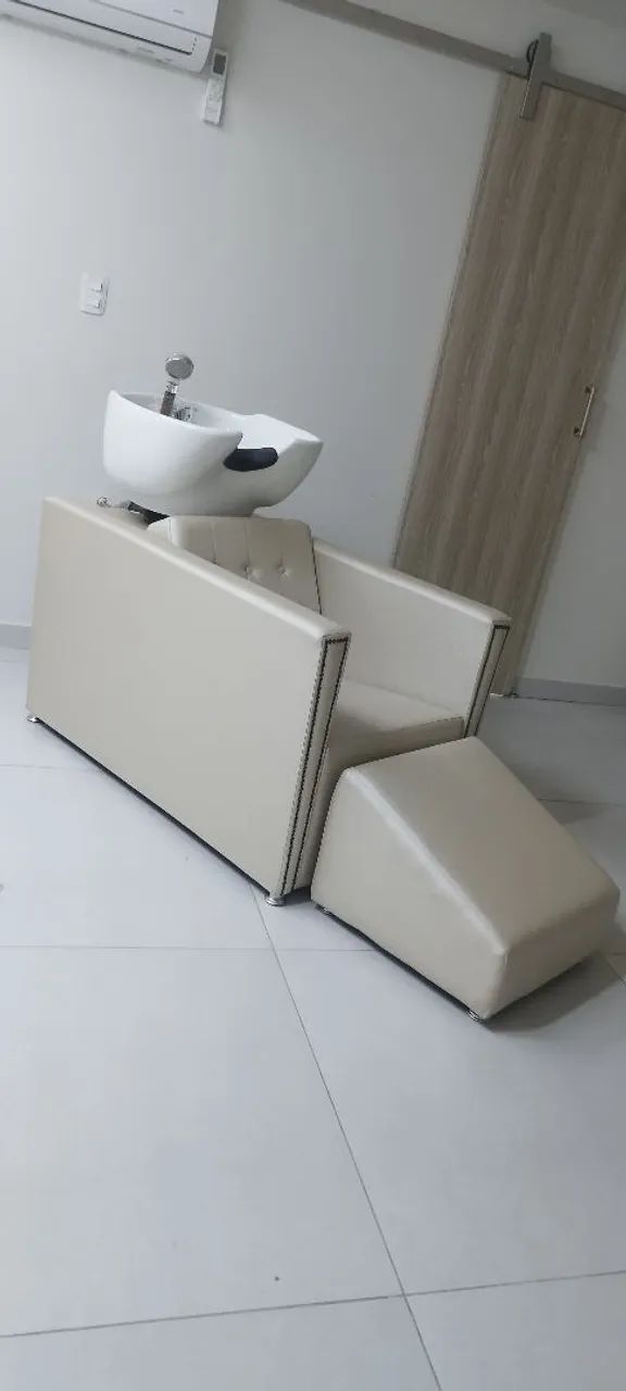 Cadeiras e lavatório elegante e sofisticado para salão de cabeleireiro.. - Foto 4