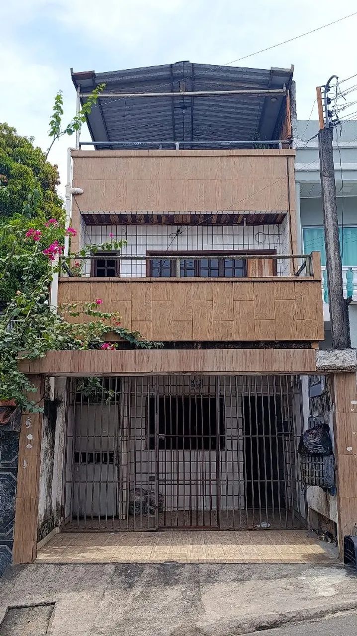 Vendo prédio com 4 casas. 
