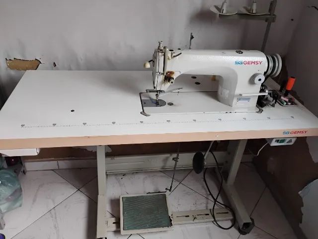 Máquina de costura Reta industrial 