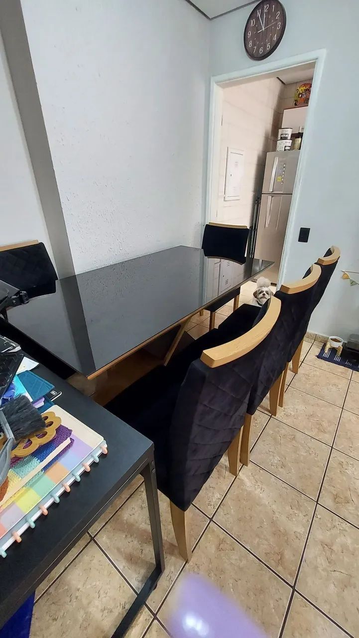 Mesa de Jantar retangular com tampo de vidro e 6 cadeiras suede - Foto 5