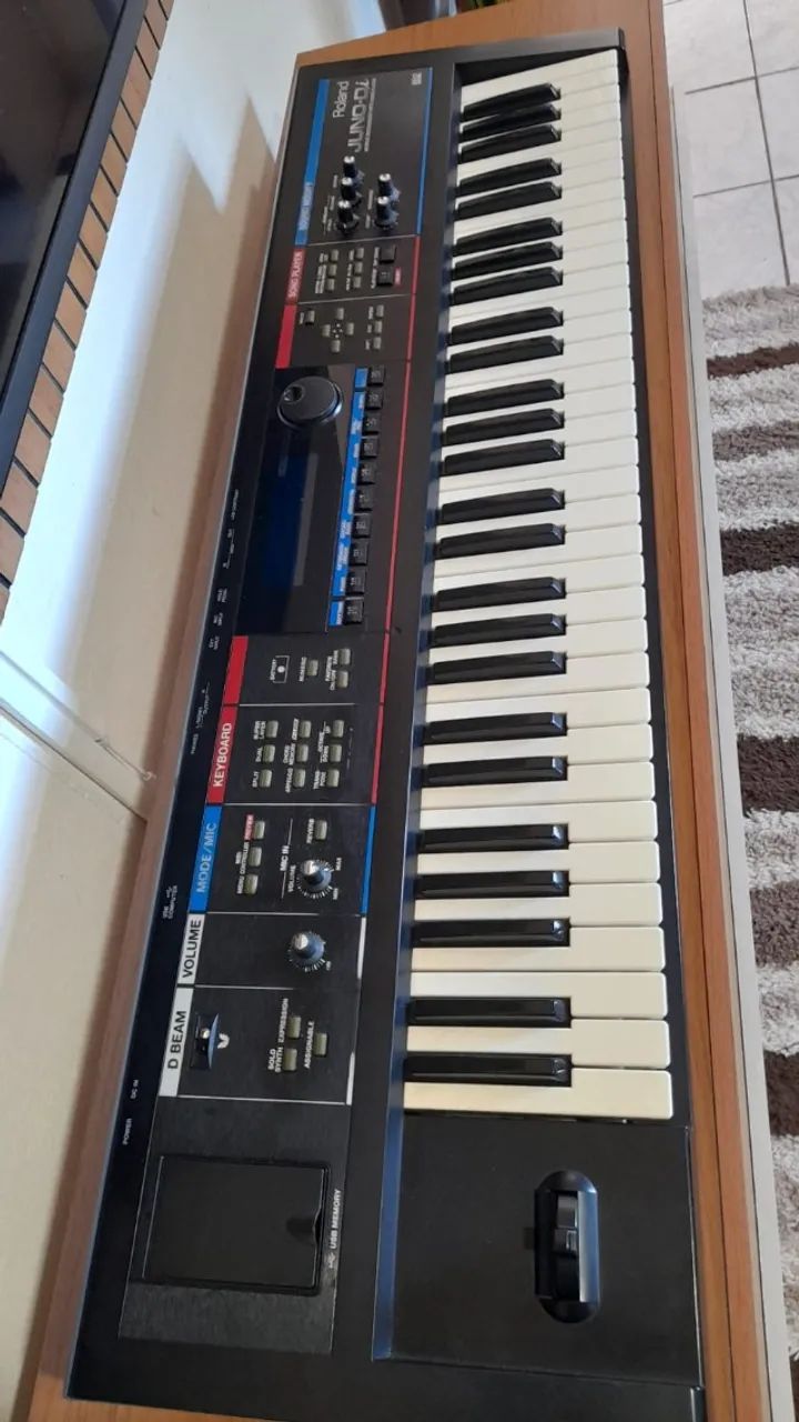Teclado Roland juno di impecável  - Foto 3
