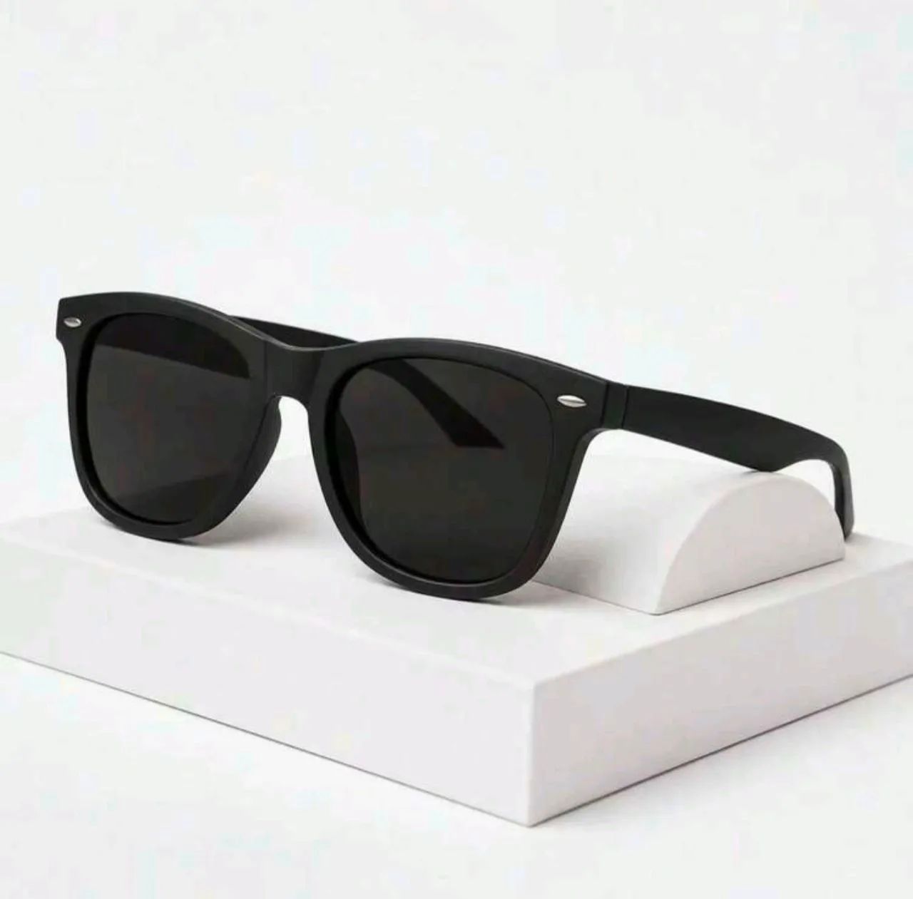 Óculos de sol lentes escuras unisex.