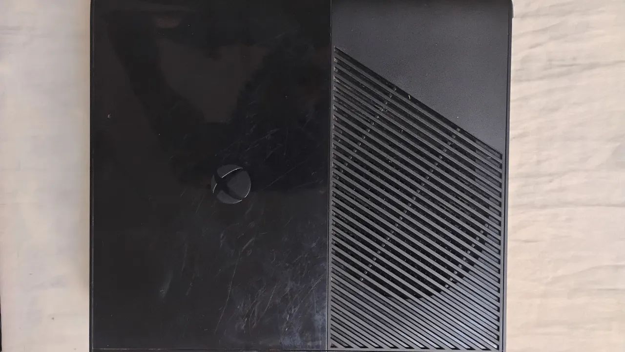 Xbox 360 - Super slim, Com caixa controle e jogo - Foto 3