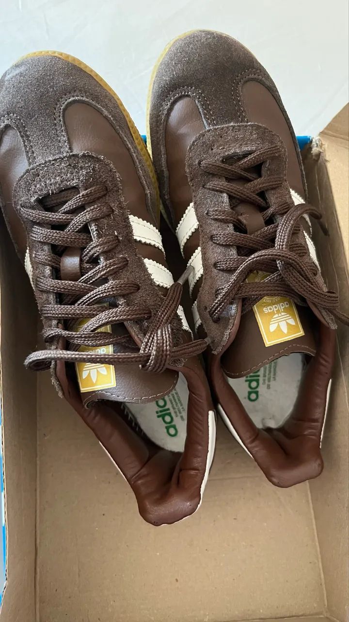 Dois tênis adidas 