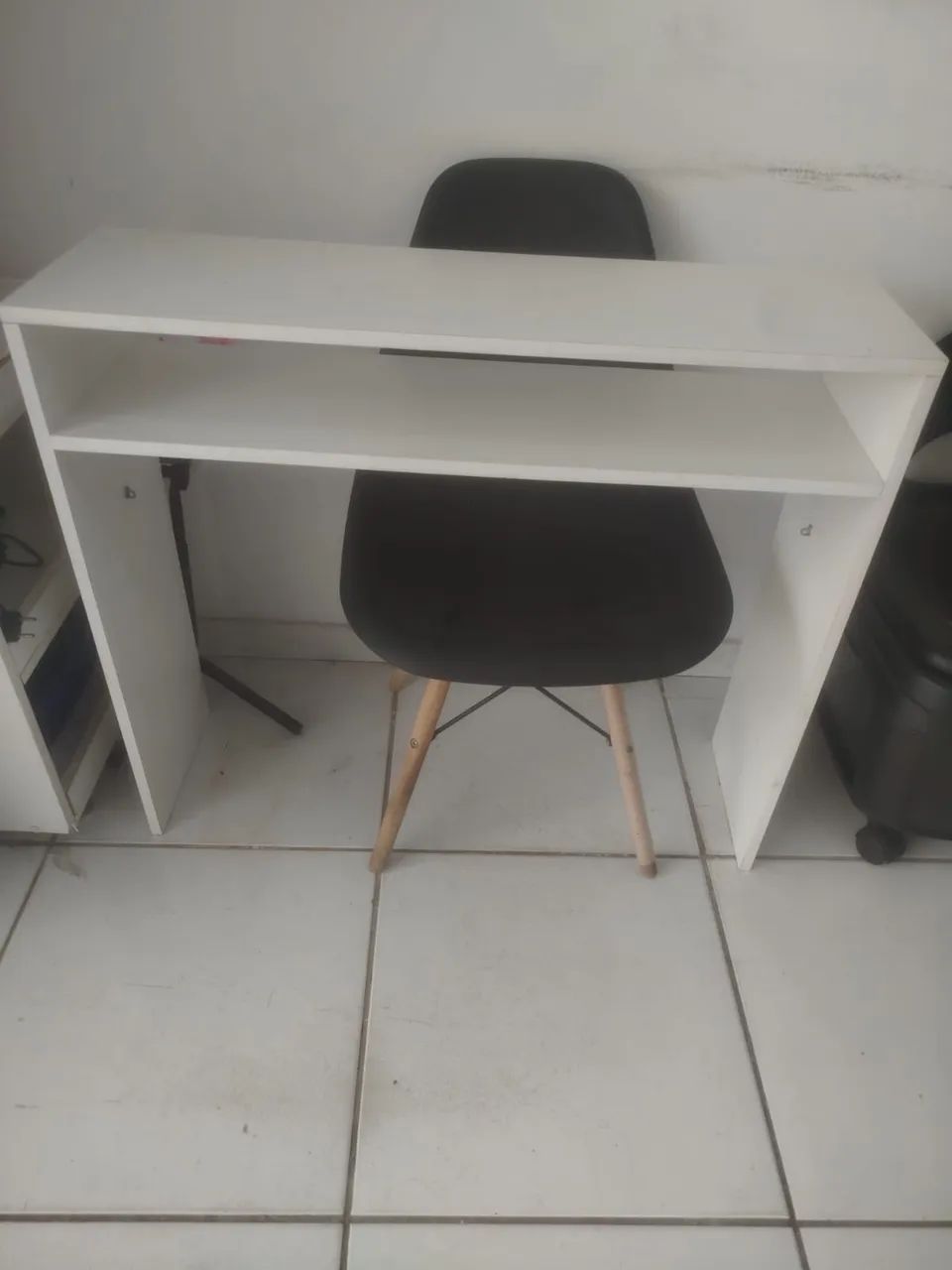 Mesa de manicure com cadeira 