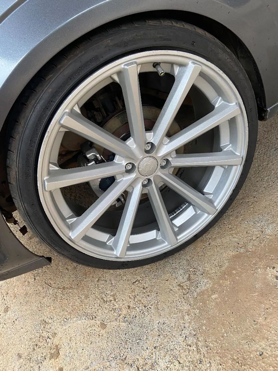Trocou roda aro 20 por 18 pneus 90% - Foto 2