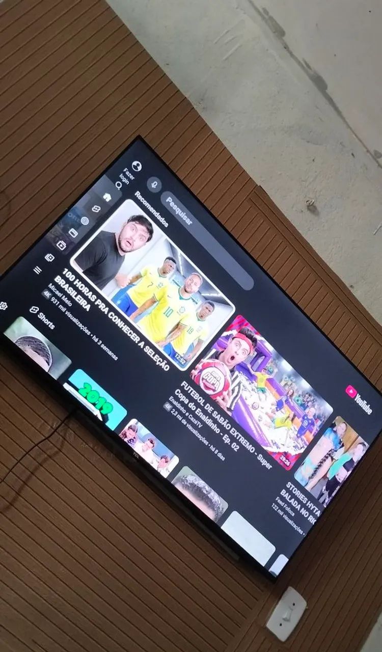 Vendo uma tv smart de 43 polegadas semi nova só apenas com 5 meses de uso garantia 5 anos