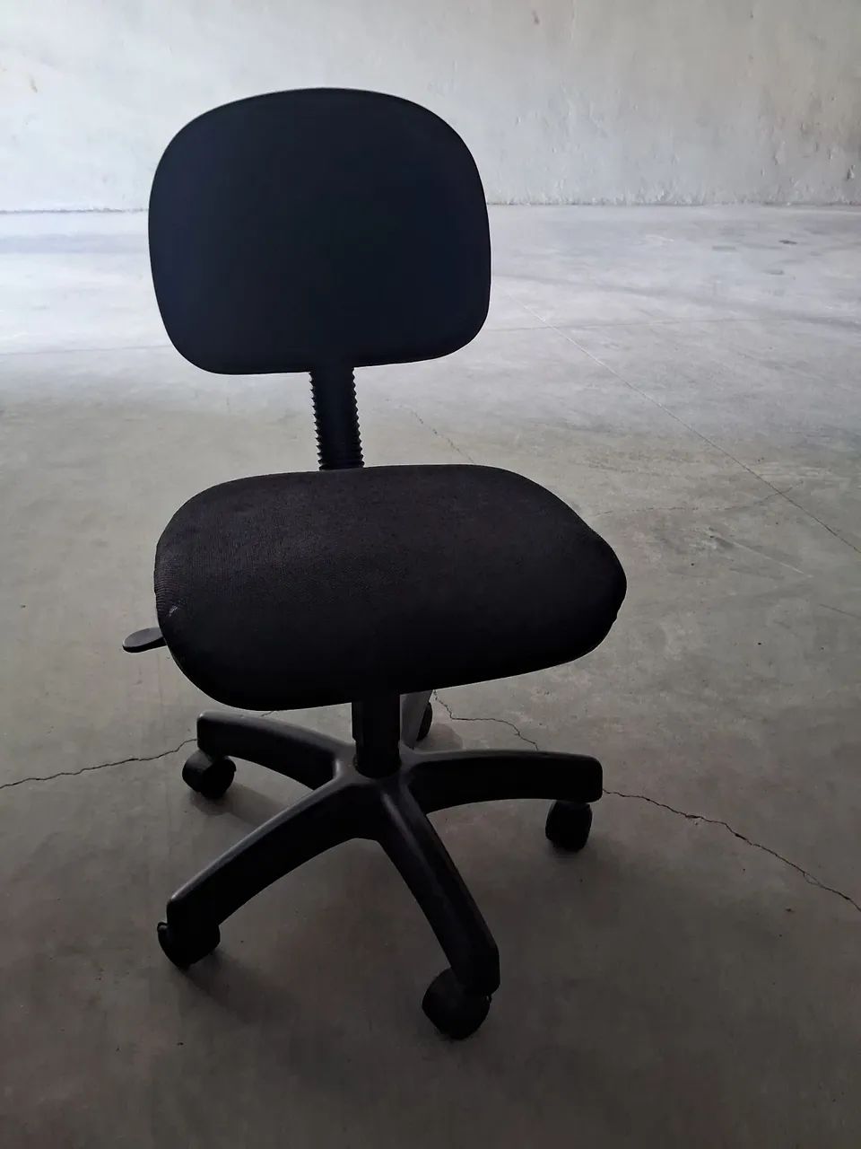 Adjustable Office Chair (Slightly Used)
