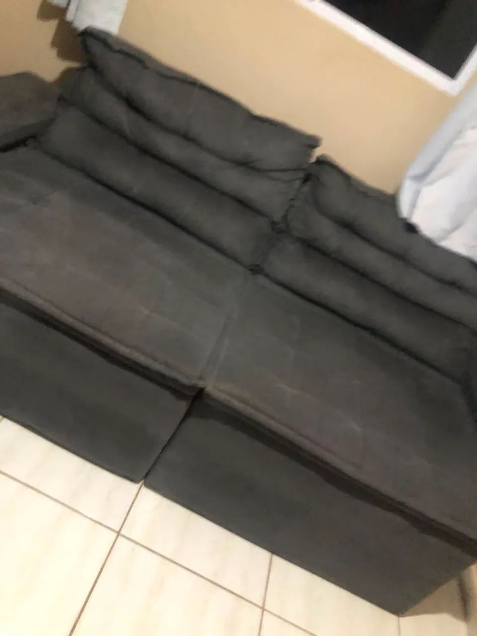 Vendo um sofá de 2 lugares semi novo 