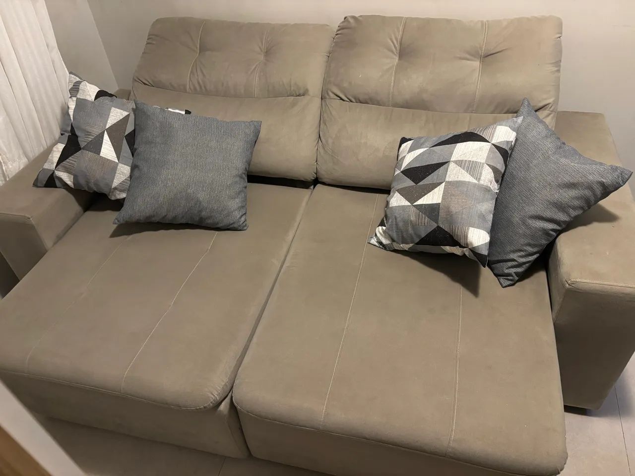 Sofá 3 Lugares com Chaise Cinza - Foto 2
