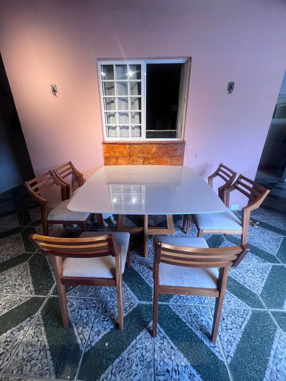 Conjunto Mesa de jantar e 6 cadeiras 