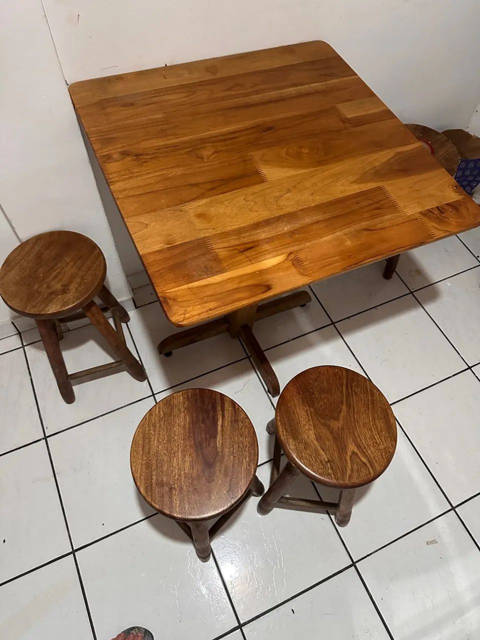 Mesa 4 bancos 