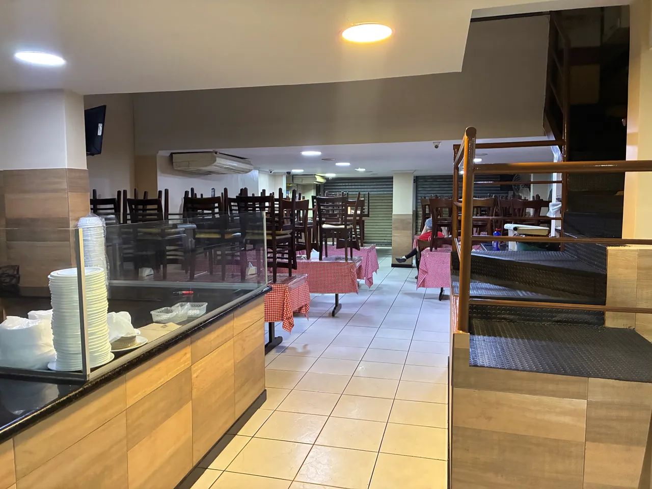 Vendo dois Restaurantes com maquinário incluso  - Foto 2