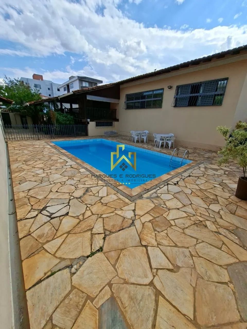 LINDA CASA NO CORAÇÃO DO SANTA AMÉLIA