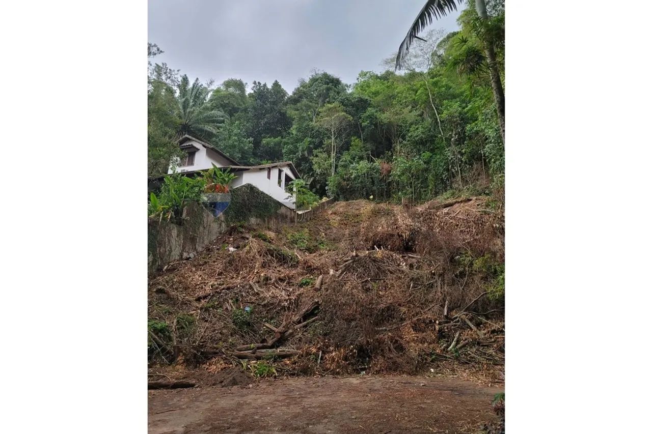 Terreno 1.400m² em Niterói: Vista e Tranquilidade - Foto 5