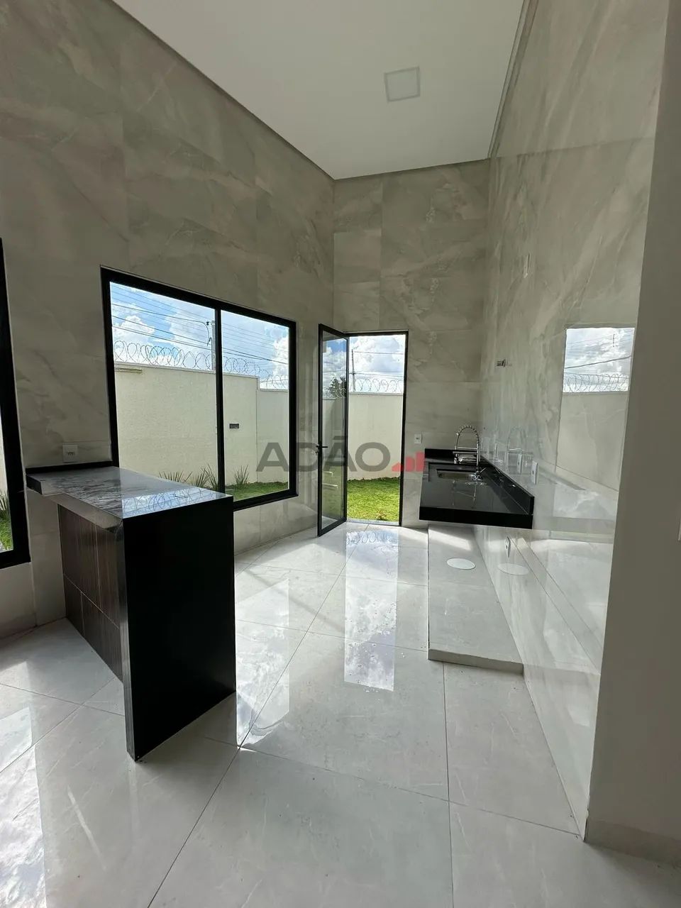 Casa Moderna com Pé Direito Duplo - Foto 4