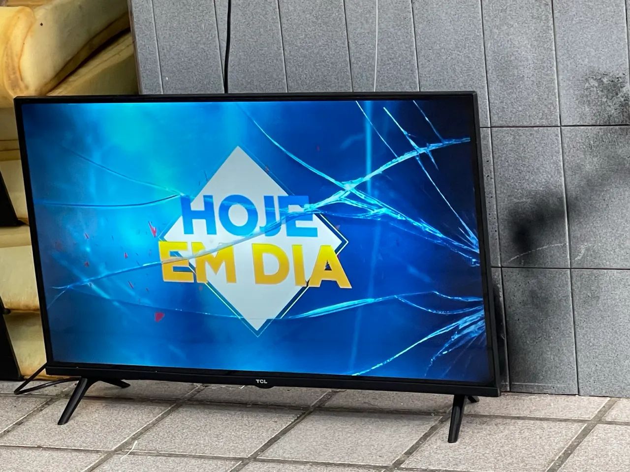Vendo TV TCL  - Foto 2