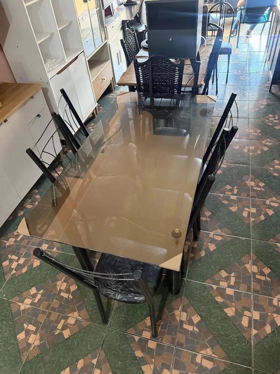 Mesa de jantar com tampo de vidro e 6 cadeiras nova 