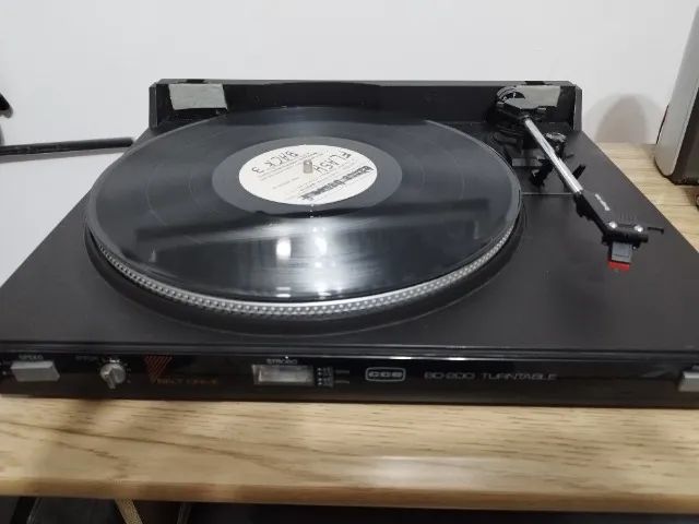 Toca discos CCE BD-200