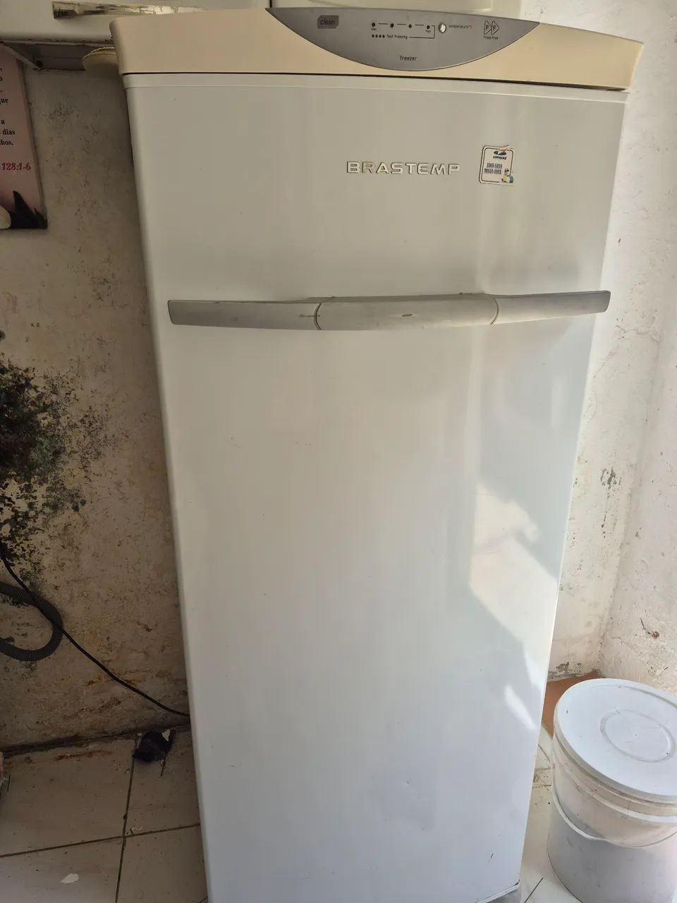 Vendo freezer vertical.  - Foto 5
