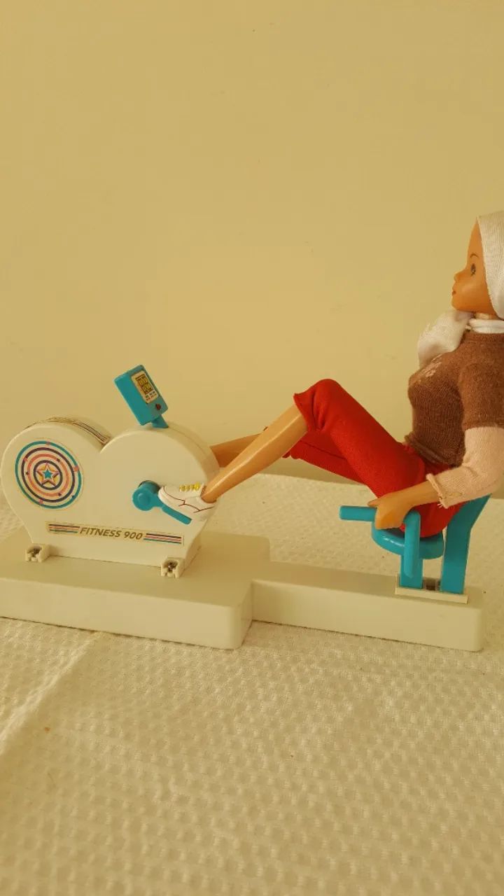 Boneca barbie na bicicleta ergometria  - Foto 2