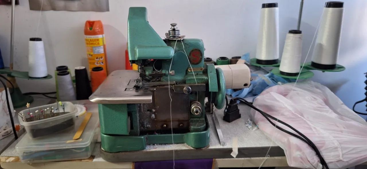 Máquina de costura overlock