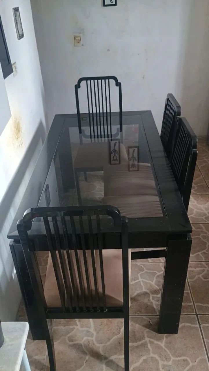 Mesa grande com 4 cadeiras com tampo de vidro  - Foto 3