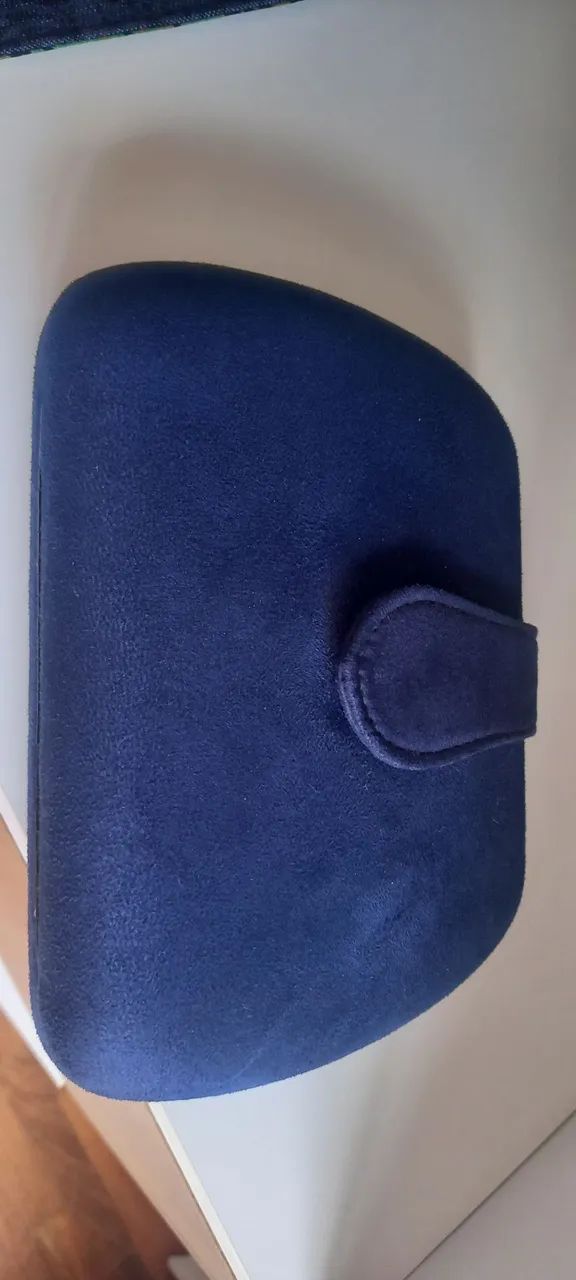 Clutch azul nobuck com corrente. 