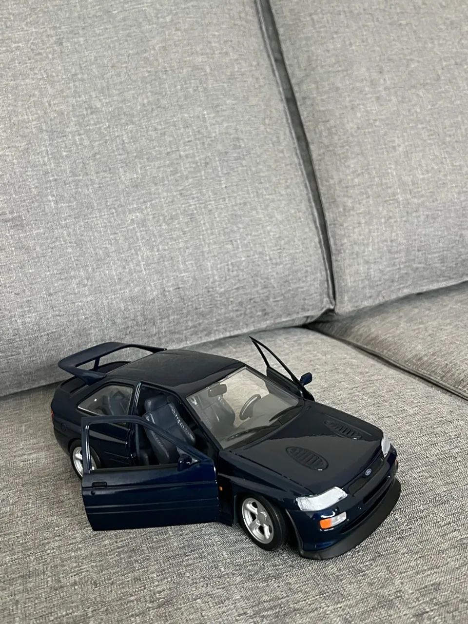 Miniatura Ford Escort Rs 1/18 Ut Models - Foto 5