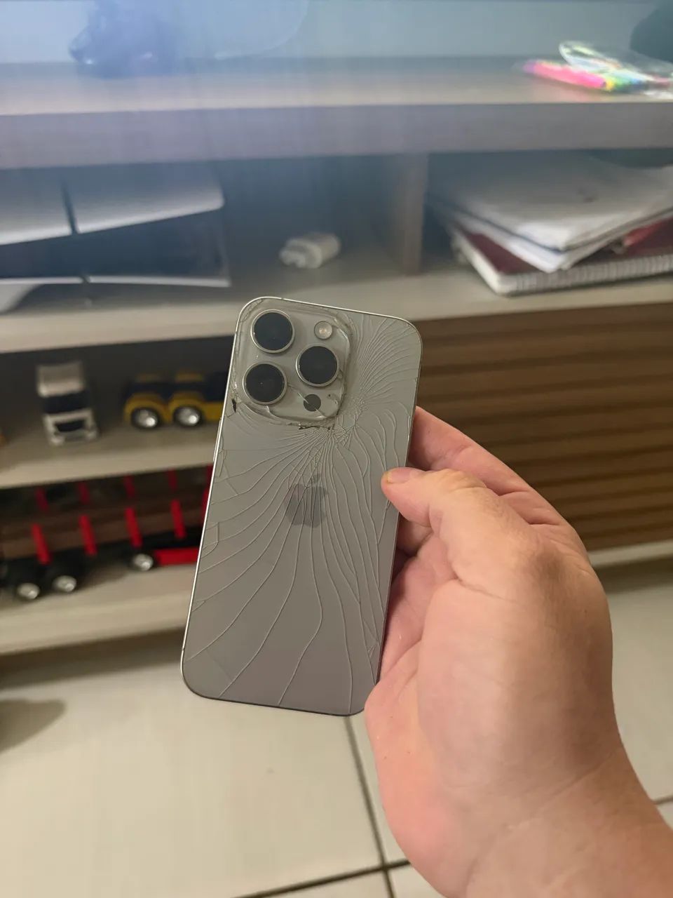 IPHONE 15 PRO 128 GB tampa trincada 