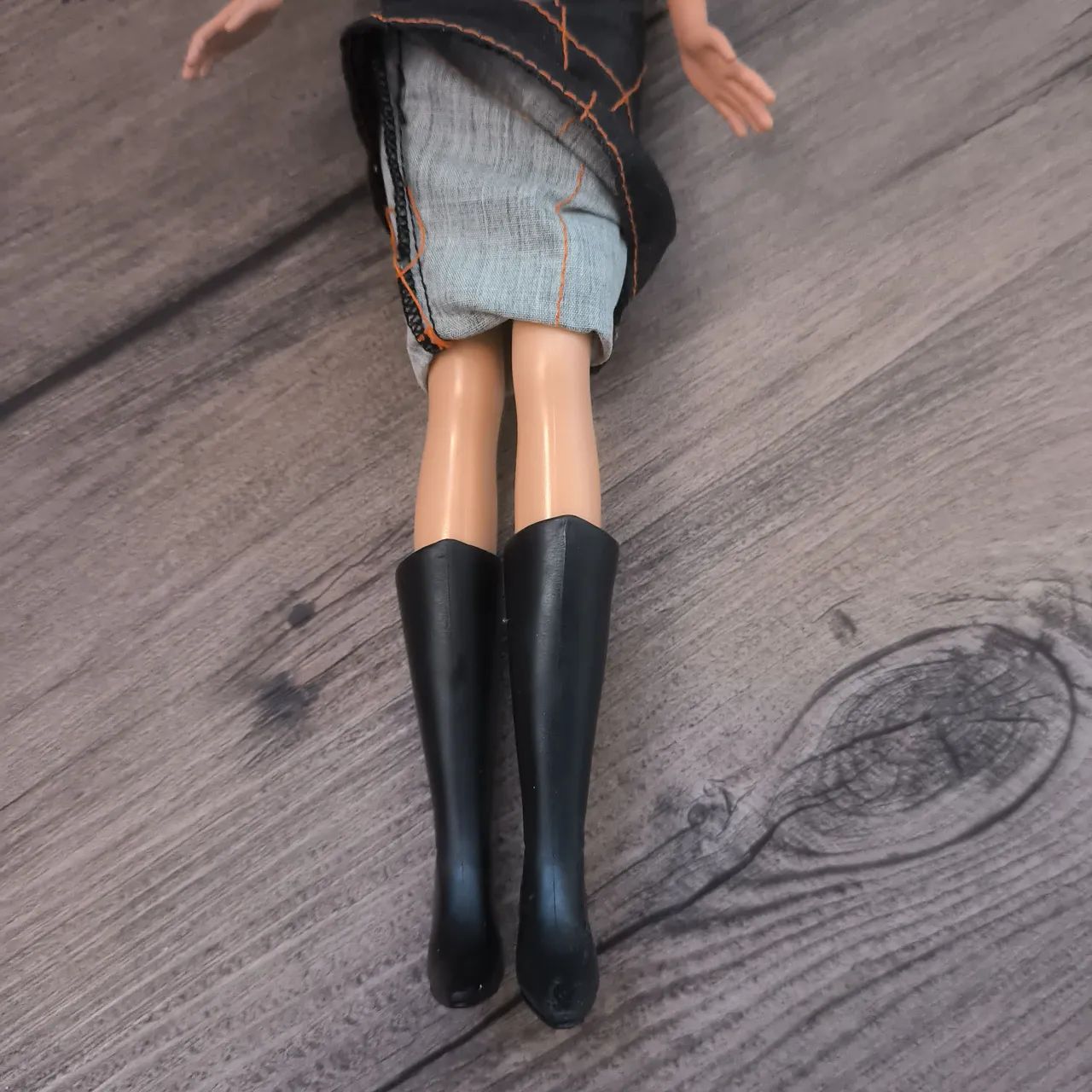 Boneca Barbie halloween bruxa  - Foto 3