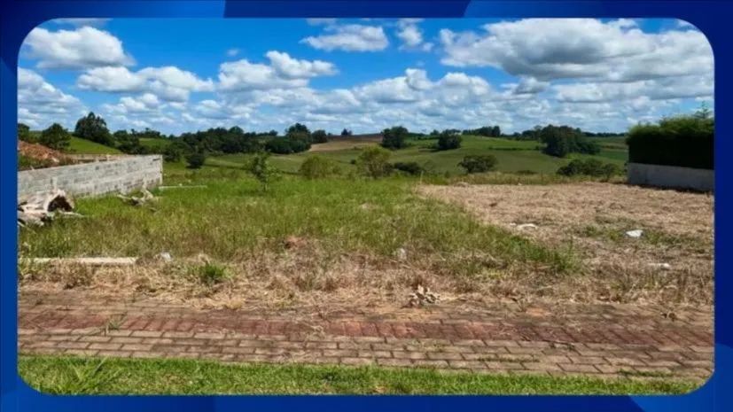 LOTE COM BENFEITORIAS - Lote 14, Quadra J, terreno plano à beira-mar, com casa edificada n