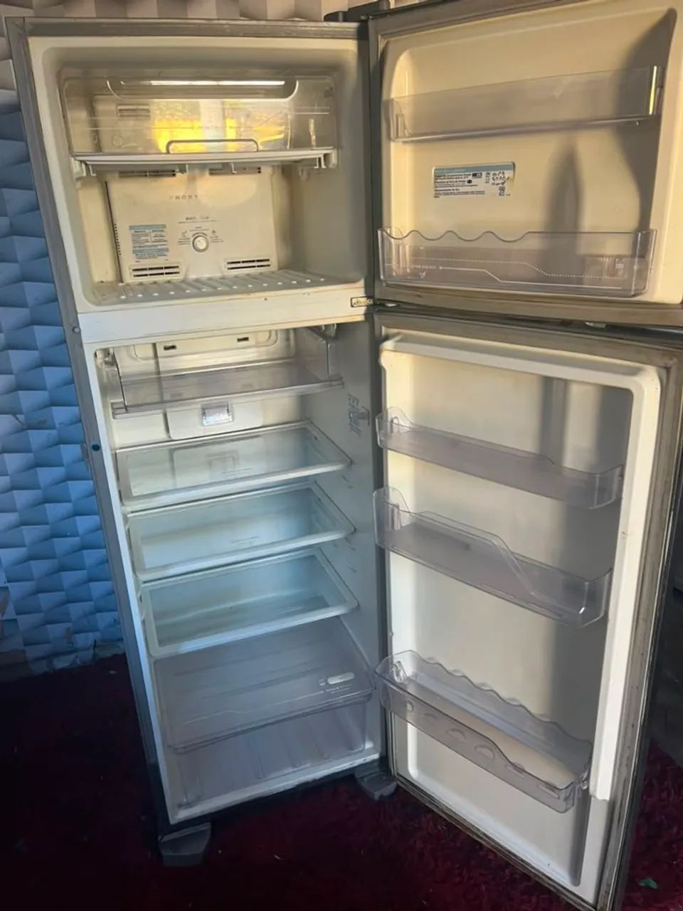 Geladeira Eletrolux inox semi nova  - Foto 3