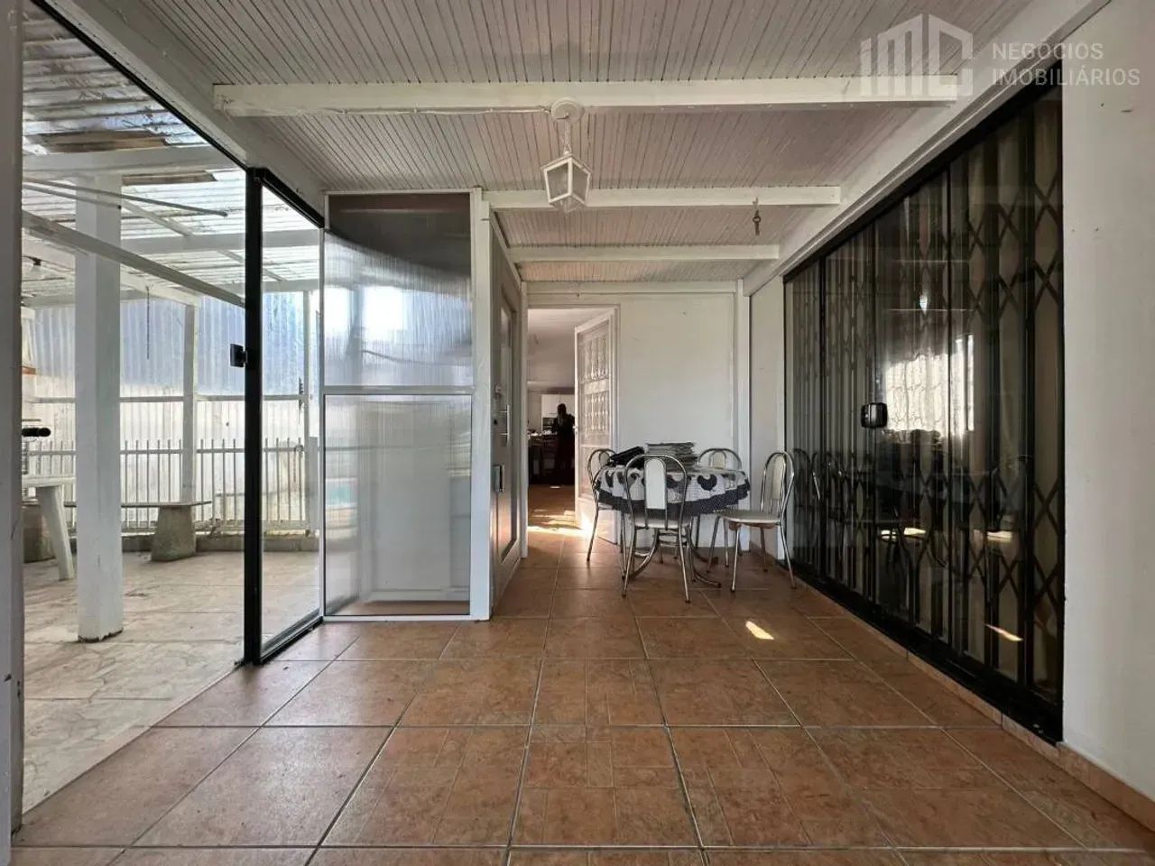 Casa com 3 dormitórios e piscina - Prox. ao Mercado Janaina | Centro - Foto 3