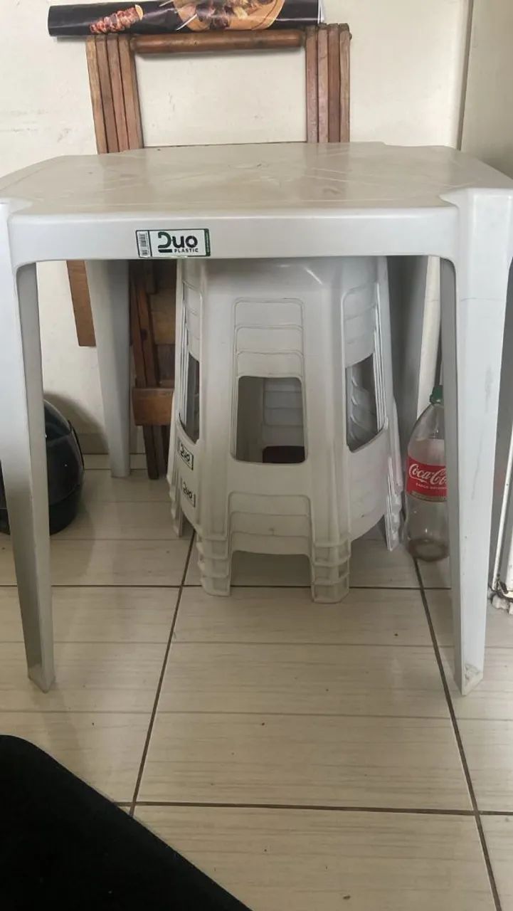 Mesa e cadeiras 
