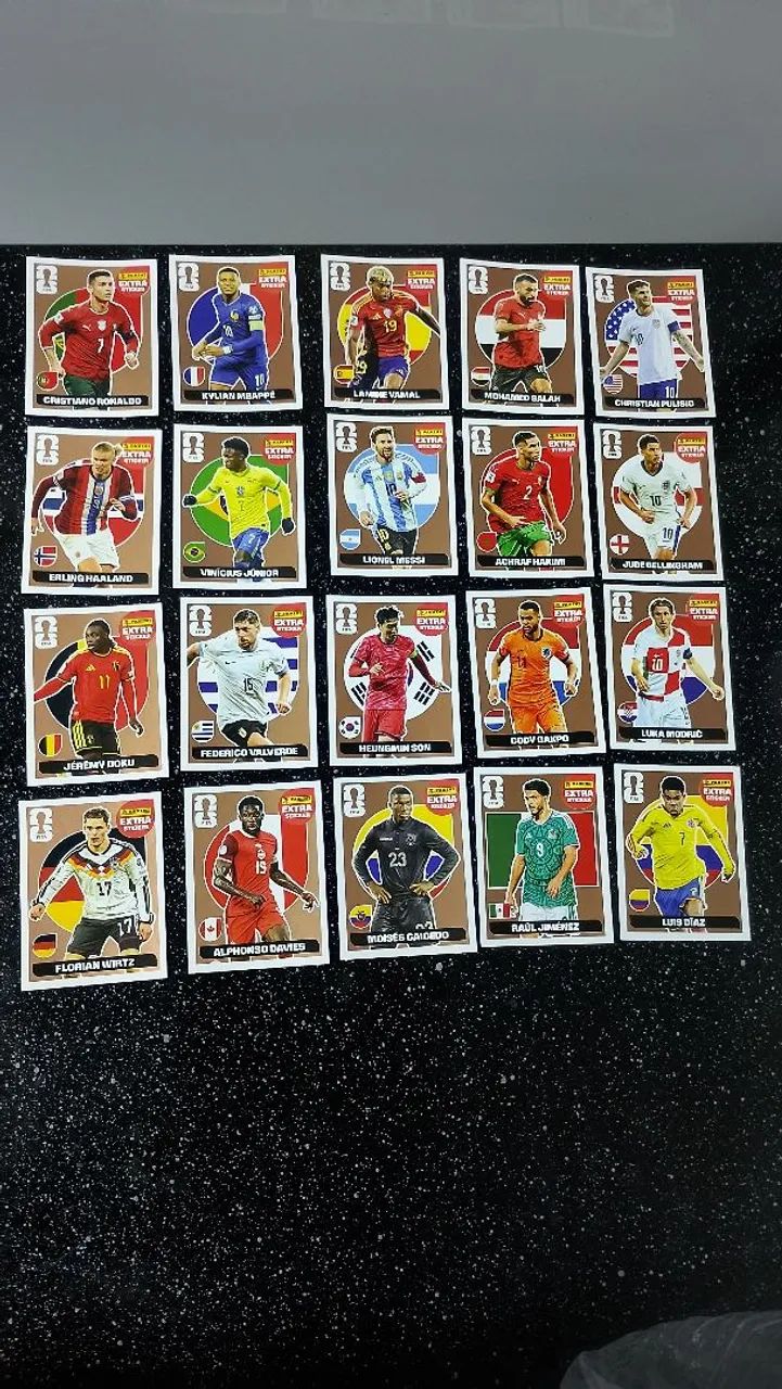 Kit 40 figurinhas legends 20 bronze e 20 lilás 