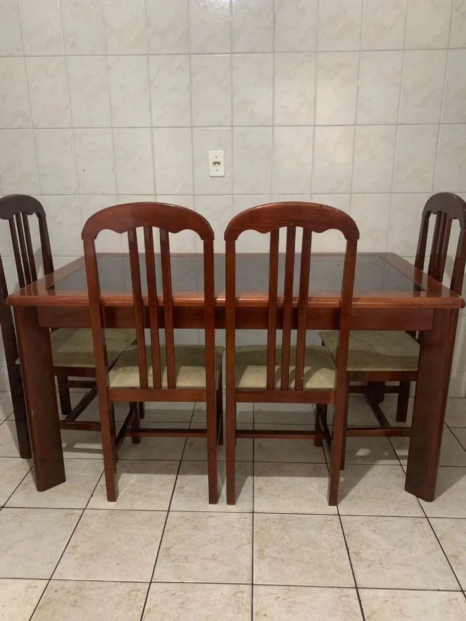 Mesa de vidro com 6 cadeiras