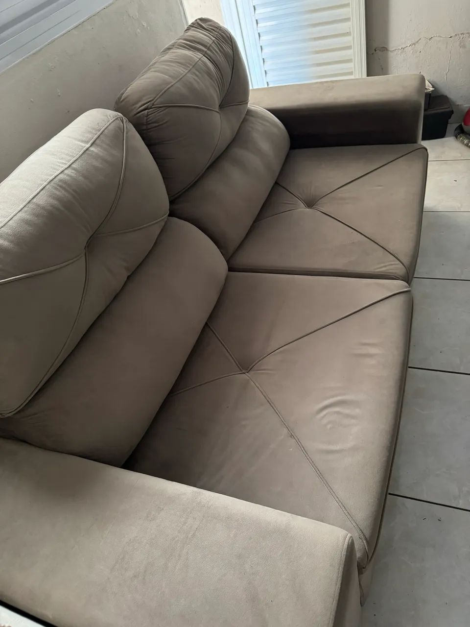 Vendo Sofá,Guarda roupa cama Box e mesa com dois bancos